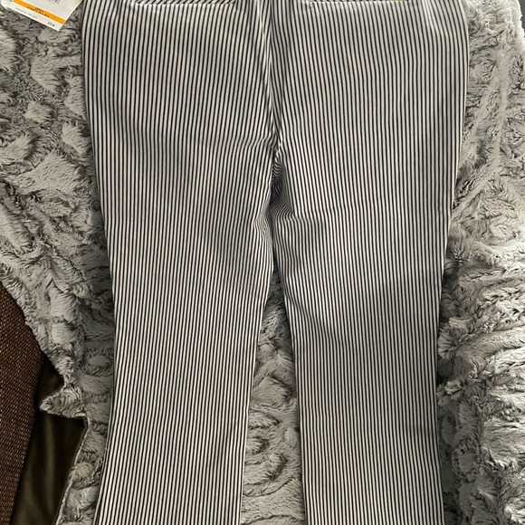 NWT Anne Klein Women's Stretchy Striped Slim Cropped Pants Small - Picture 3 of 4